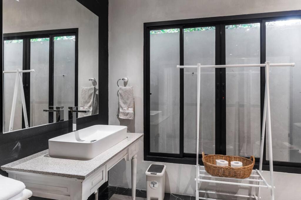 Sclass Villa & Swimming Pool , 10 Min From Airport Чиангмай Екстериор снимка